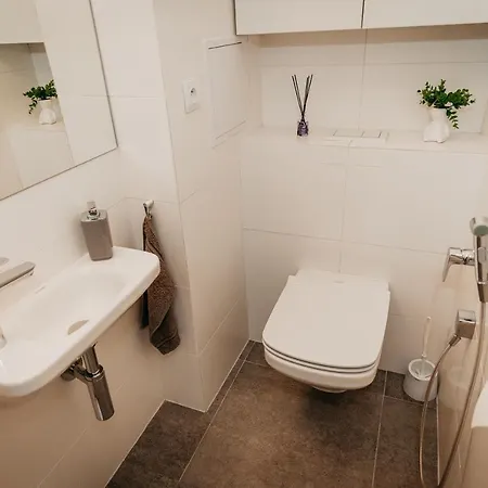 Old Town Center 2 - Private Parking Included קושיצה