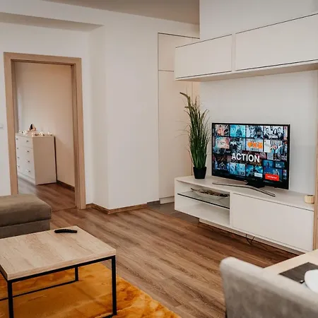 Old Town Center 2 - Private Parking Included דירה