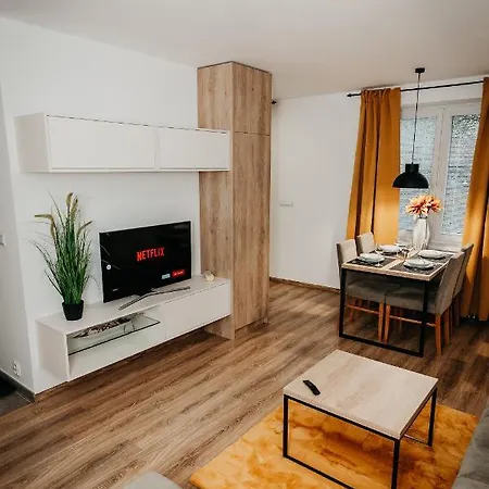 Old Town Center 2 - Private Parking Included דירה קושיצה