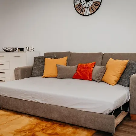 Old Town Center 2 - Private Parking Included דירה קושיצה