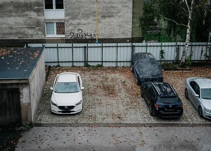 Old Town Center 2 - Private Parking Included