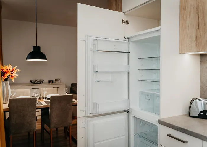 Old Town Center 2 - Private Parking Included *