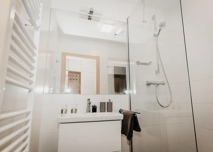 Old Town Center 2 - Private Parking Included *